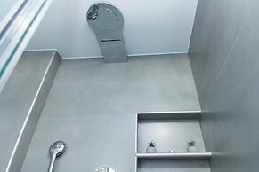 Pireas Jewel New Design Apt w Backyard