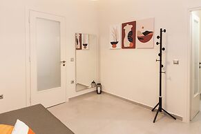 Pireas Jewel New Design Apt w Backyard