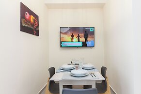 Pireas Jewel New Design Apt w Backyard