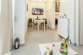 Pireas Jewel New Design Apt w Backyard