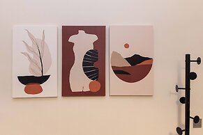 Pireas Jewel New Design Apt w Backyard