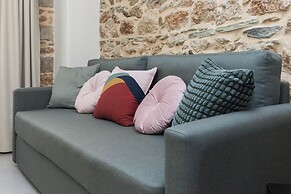 Pireas Jewel New Design Apt w Backyard