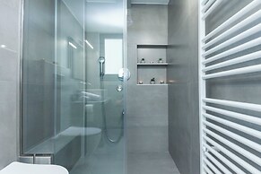 Pireas Jewel New Design Apt w Backyard