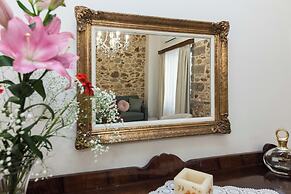 Pireas Jewel New Design Apt w Backyard