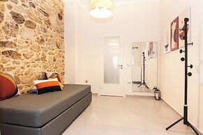 Pireas Jewel New Design Apt w Backyard