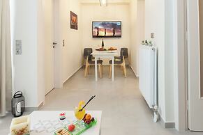 Pireas Jewel New Design Apt w Backyard