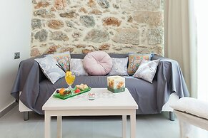 Pireas Jewel New Design Apt w Backyard