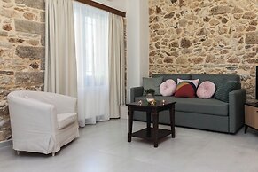 Pireas Jewel New Design Apt w Backyard