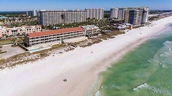 Gulf-front in Destin! Community Pool, Minutes to Beach