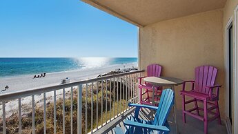 Gulf-front in Destin! Community Pool, Minutes to Beach