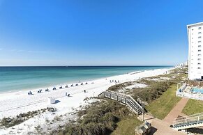 Gulf-front in Destin! Community Pool, Minutes to Beach