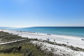 Gulf-front in Destin! Community Pool, Minutes to Beach