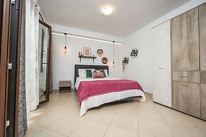 Naxos Chora Modern Dream w Patio Jacuzzi