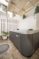 Naxos Chora Modern Dream w Patio Jacuzzi