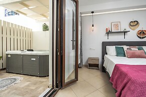 Naxos Chora Modern Dream w Patio Jacuzzi