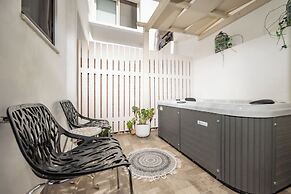 Naxos Chora Modern Dream w Patio Jacuzzi