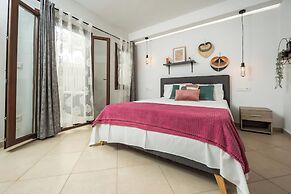 Naxos Chora Modern Dream w Patio Jacuzzi