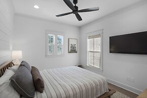 Modern Beach Home w/ 6-seater Golf Cart - Amazing Patio