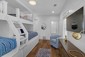 Modern Beach Home w/ 6-seater Golf Cart - Amazing Patio