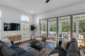 Modern Beach Home w/ 6-seater Golf Cart - Amazing Patio