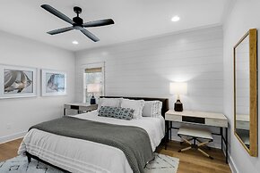 Modern Beach Home w/ 6-seater Golf Cart - Amazing Patio