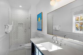 Modern Beach Home w/ 6-seater Golf Cart - Amazing Patio