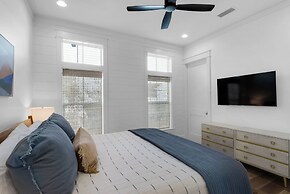 Modern Beach Home w/ 6-seater Golf Cart - Amazing Patio