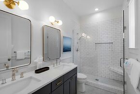 Modern Beach Home w/ 6-seater Golf Cart - Amazing Patio