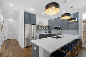 Modern Beach Home w/ 6-seater Golf Cart - Amazing Patio