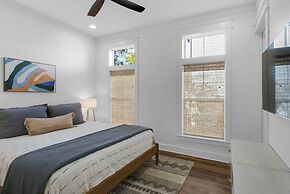 Modern Beach Home w/ 6-seater Golf Cart - Amazing Patio