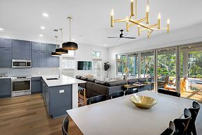 Modern Beach Home w/ 6-seater Golf Cart - Amazing Patio