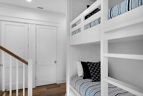 Modern Beach Home w/ 6-seater Golf Cart - Amazing Patio