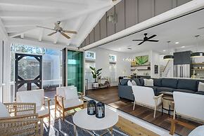 Modern Beach Home w/ 6-seater Golf Cart - Amazing Patio
