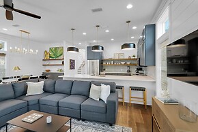 Modern Beach Home w/ 6-seater Golf Cart - Amazing Patio