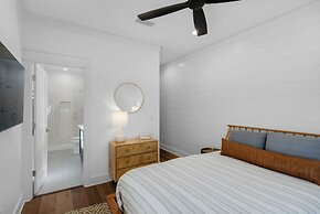 Modern Beach Home w/ 6-seater Golf Cart - Amazing Patio