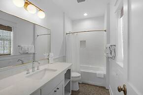 Modern Beach Home w/ 6-seater Golf Cart - Amazing Patio