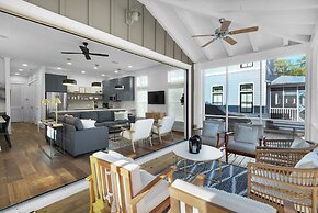 Modern Beach Home w/ 6-seater Golf Cart - Amazing Patio