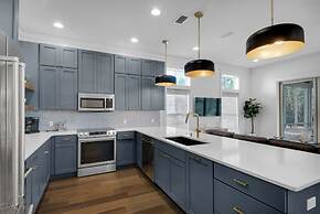 Modern Beach Home w/ 6-seater Golf Cart - Amazing Patio