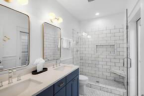 Modern Beach Home w/ 6-seater Golf Cart - Amazing Patio