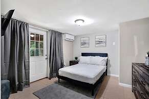 Serene Downtown Clarksville Villa