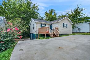 Serene Downtown Clarksville Villa