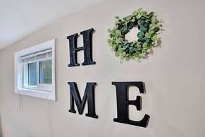 Serene Downtown Clarksville Villa