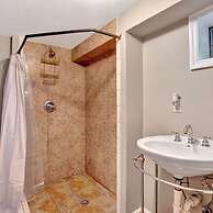 Serene Downtown Clarksville Villa