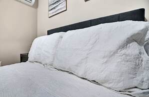 Serene Downtown Clarksville Villa