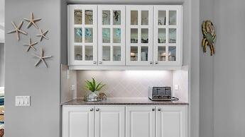 Private Pool + Golf Cart & Dog Friendly, Minutes to Beach in Miramar B