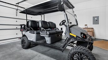 Private Pool + Golf Cart & Dog Friendly, Minutes to Beach in Miramar B