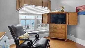 Private Pool + Golf Cart & Dog Friendly, Minutes to Beach in Miramar B