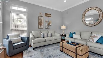 Private Pool + Golf Cart & Dog Friendly, Minutes to Beach in Miramar B