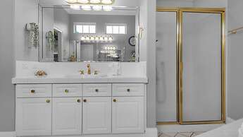 Private Pool + Golf Cart & Dog Friendly, Minutes to Beach in Miramar B