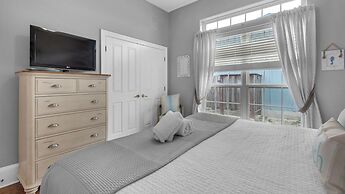 Private Pool + Golf Cart & Dog Friendly, Minutes to Beach in Miramar B